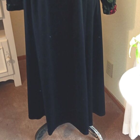 Coldwater Creek Velvet Roses Dress Cottagecore. Normcore, Coastal Grandma - Picture 3 of 10